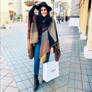 Color block cape/shawl